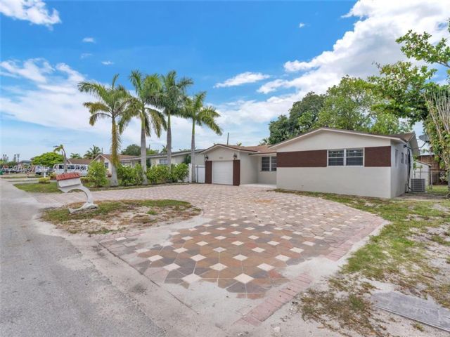  3 BR,  2.00 BTH &nbsp; style home in Miramar
