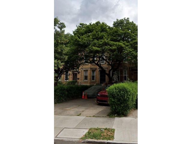  5 BR,  3.00 BTH &nbsp;Multi-family style home in Flatbush