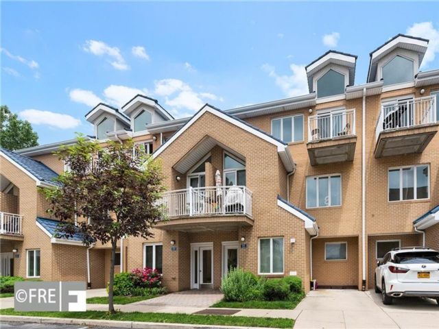  2 BR,  2.00 BTH &nbsp;Condominium style home in Bergen Beach