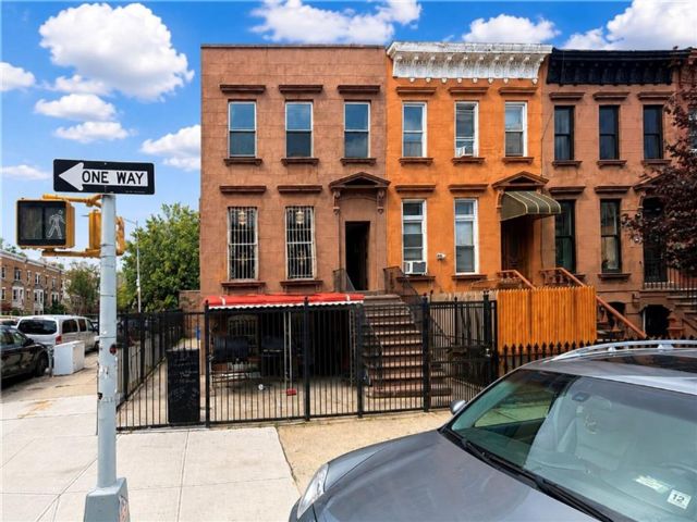 Studio,  0.00 BTH &nbsp;Multi-family style home in Crown Heights