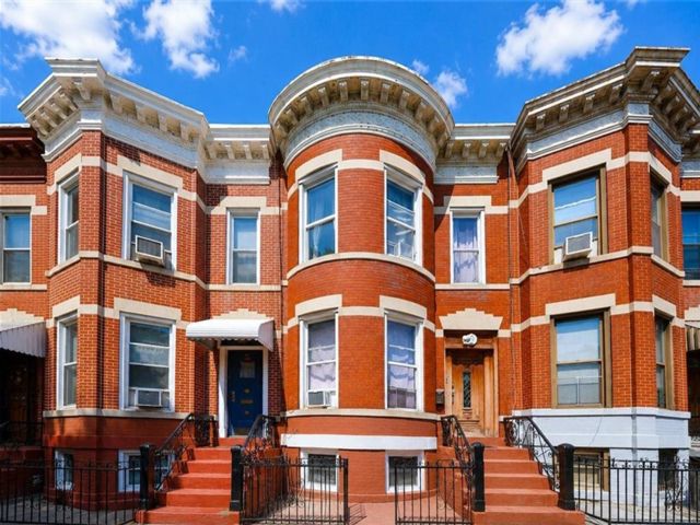  7 BR,  3.00 BTH &nbsp;Multi-family style home in Bay Ridge
