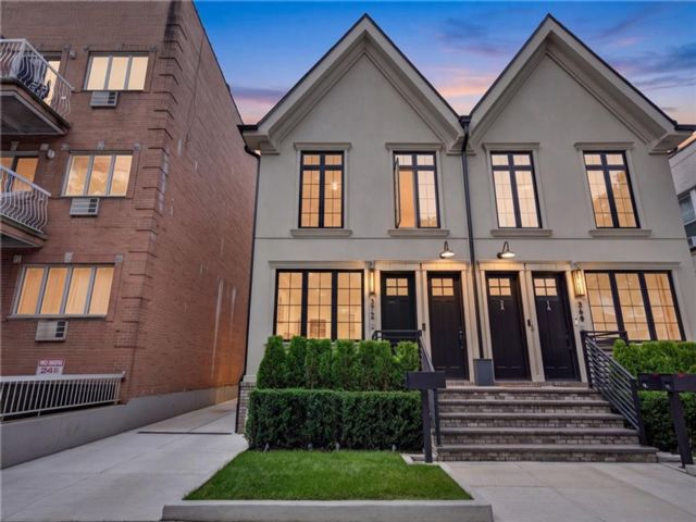  3 BR,  3.00 BTH &nbsp;Condominium style home in Bay Ridge