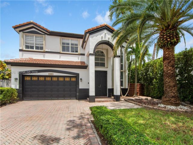  4 BR,  2.50 BTH &nbsp; style home in Miami