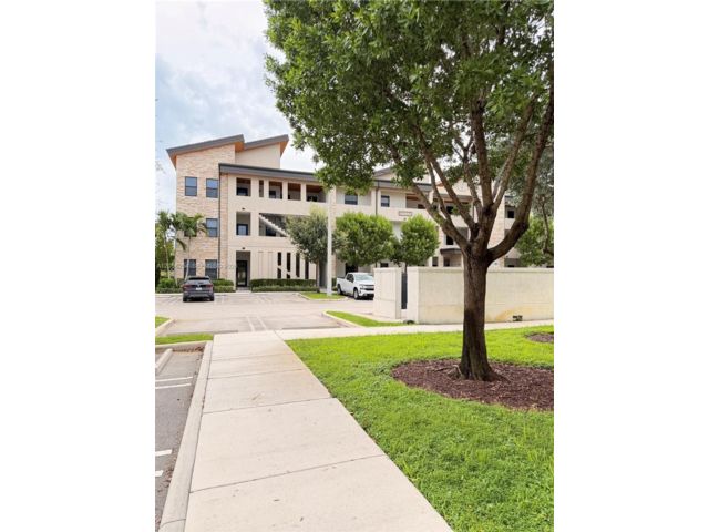  2 BR,  2.00 BTH &nbsp; style home in Medley