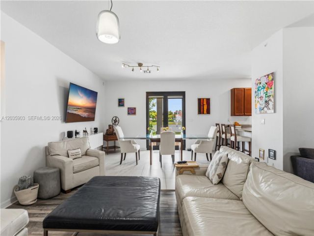  4 BR,  3.00 BTH &nbsp; style home in Miami