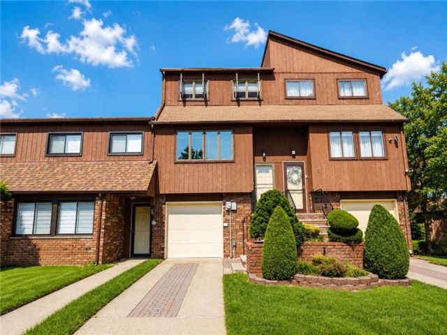  3 BR,  3.00 BTH &nbsp;Condominium style home in Grasmere