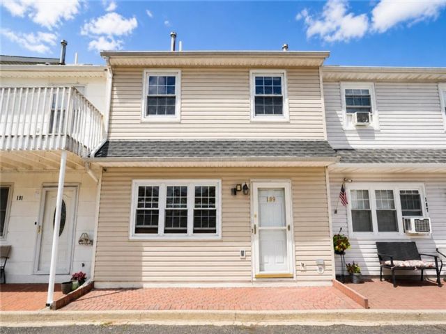  3 BR,  1.00 BTH &nbsp;Single family style home in Arrochar