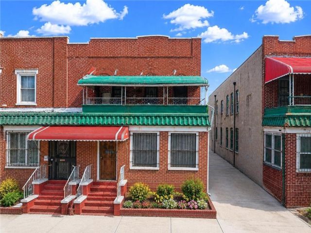  5 BR,  2.00 BTH &nbsp;Multi-family style home in Kensington