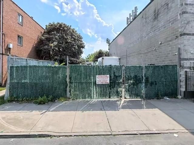 Lot <b>Size:</b>  &nbsp;Land style home in Canarsie