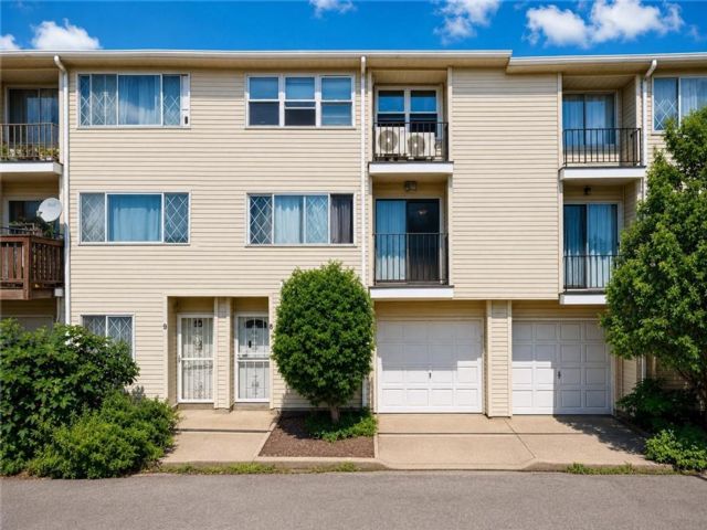  3 BR,  3.00 BTH &nbsp;Single family style home in Concord