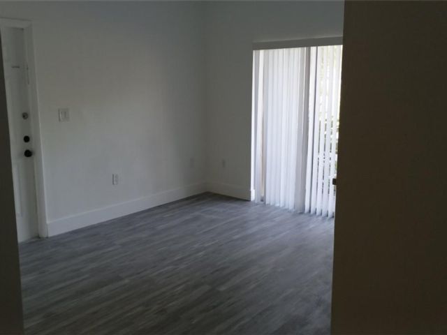 [PHOTO]
