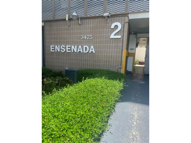  2 BR,  2.00 BTH &nbsp; style home in Aventura