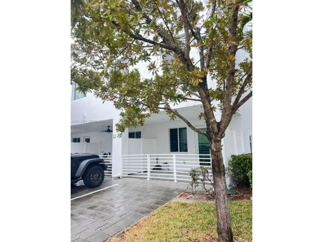  3 BR,  2.50 BTH &nbsp; style home in Medley