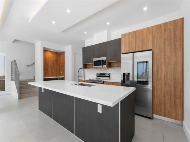 [PHOTO]
