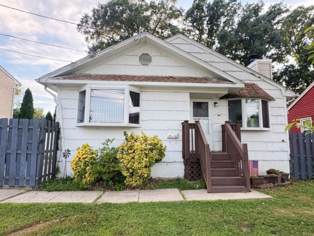  3 BR,  1.50 BTH &nbsp;Ranch style home in Keyport