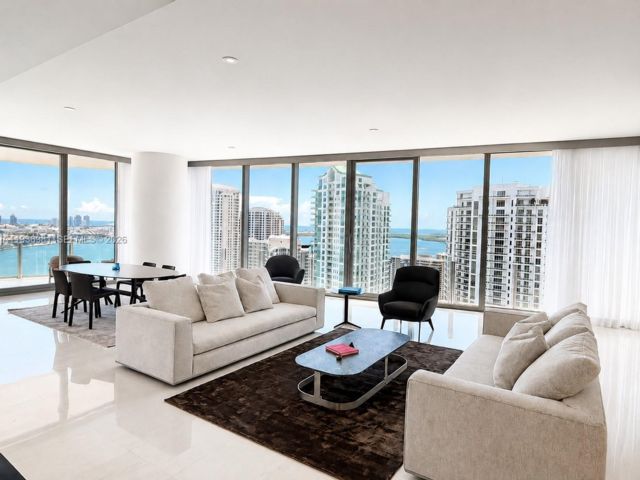  5 BR,  5.50 BTH &nbsp; style home in Miami