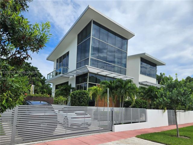  5 BR,  5.00 BTH &nbsp; style home in Miami Beach