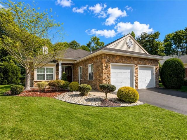  2 BR,  2.00 BTH &nbsp;Single family style home in Monroe Twp