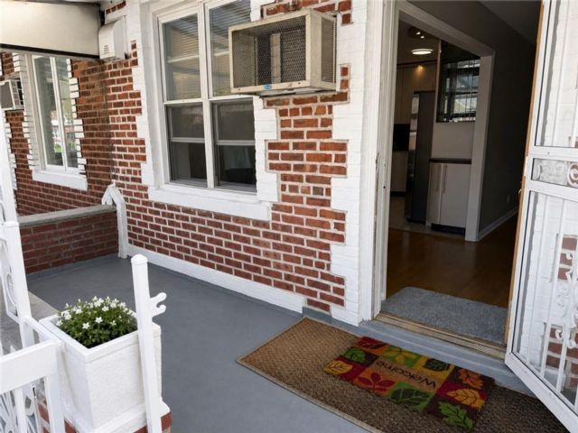  2 BR,  1.00 BTH &nbsp;Multi-family style home in Bath Beach