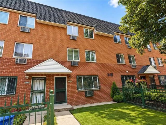  5 BR,  3.00 BTH &nbsp;Multi-family style home in Long Island City