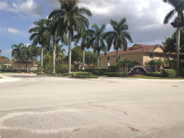 [Weston Real Estate, listing number 3348374]