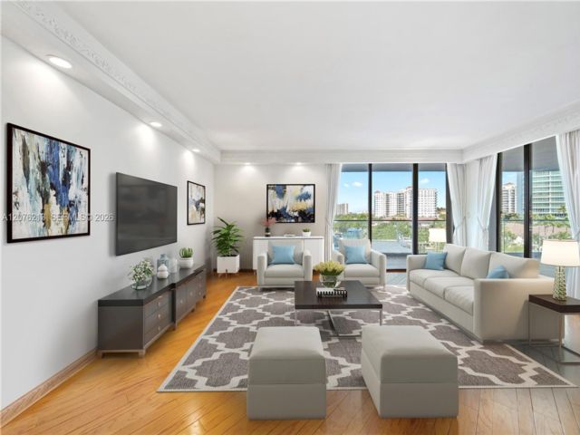  2 BR,  2.00 BTH &nbsp; style home in Aventura