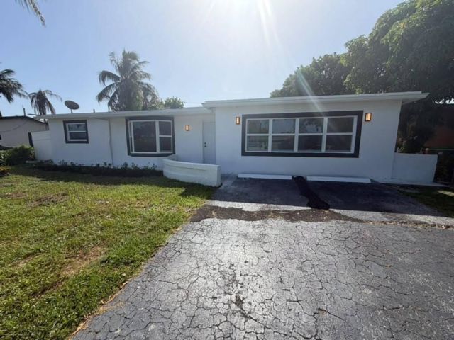  4 BR,  2.00 BTH &nbsp; style home in Lauderdale Lakes