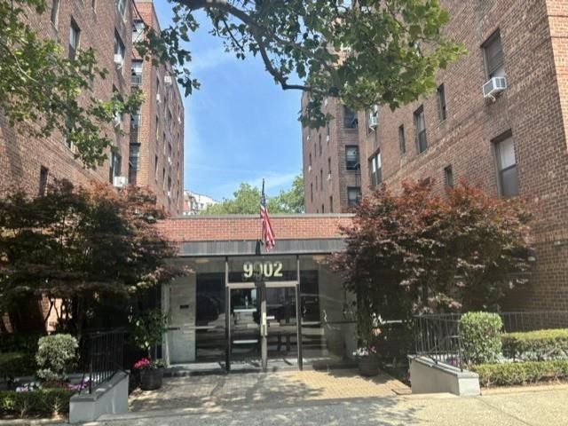  1 BR,  1.00 BTH &nbsp;Co-op style home in Bay Ridge