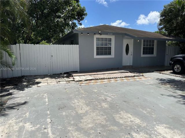 [Hollywood Real Estate, listing number 3348416]