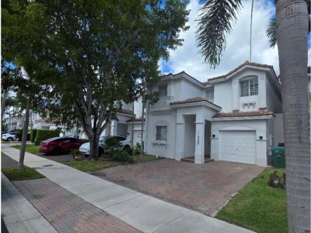  3 BR,  3.00 BTH &nbsp; style home in Medley