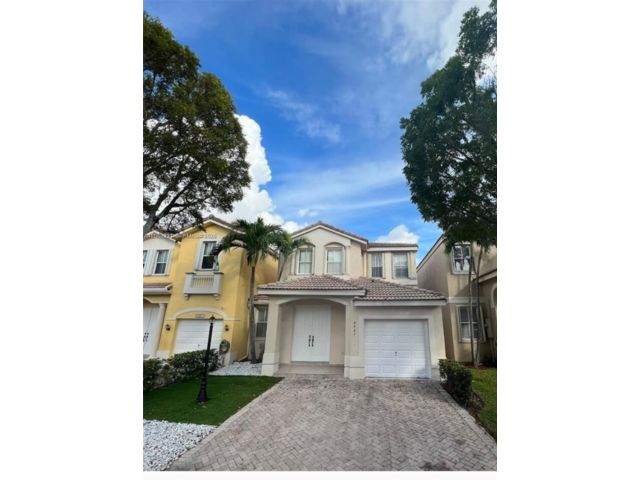  3 BR,  2.50 BTH &nbsp; style home in Medley