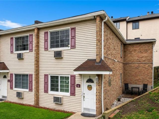  2 BR,  1.00 BTH &nbsp;Co-op style home in Great Kill