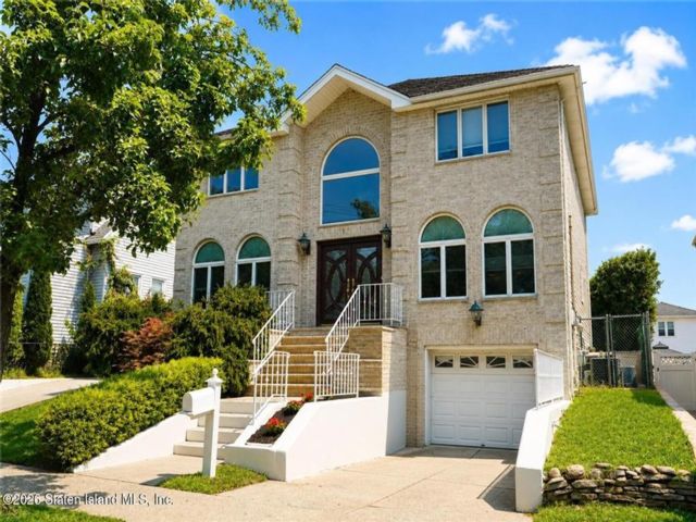  5 BR,  4.00 BTH &nbsp;Multi-family style home in Tottenville