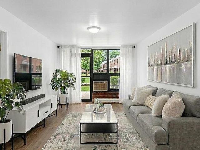  1 BR,  1.00 BTH &nbsp;Condominium style home in Bergen Beach
