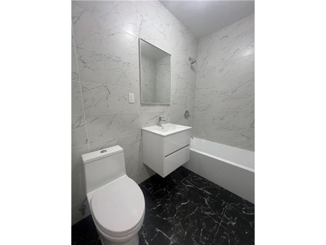  1 BR,  1.00 BTH &nbsp;Multi-family style home in Dyker Heights