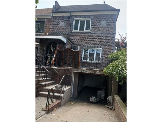 Studio,  3.00 BTH &nbsp;Multi-family style home in Boro-park