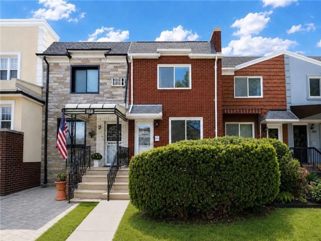  2 BR,  2.00 BTH &nbsp;Single family style home in Bath Beach