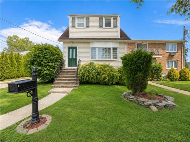  3 BR,  2.00 BTH &nbsp;Single family style home in Woodrow