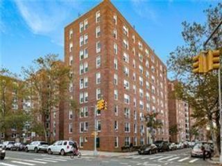  2 BR,  1.00 BTH &nbsp;Co-op style home in Bay Ridge