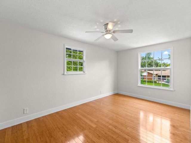 [PHOTO]