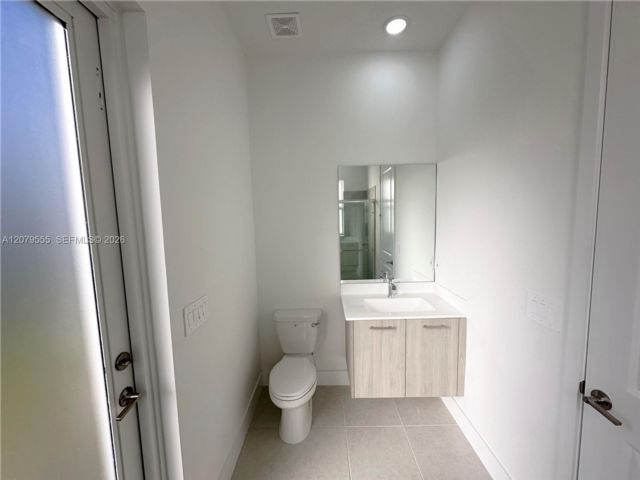 [PHOTO]