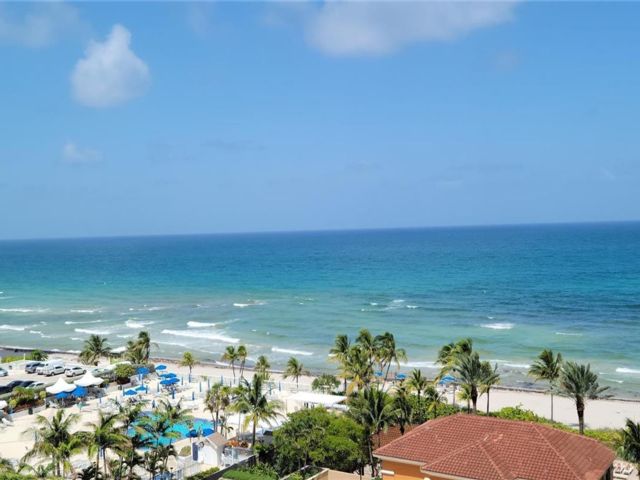  2 BR,  2.50 BTH &nbsp; style home in Hallandale Beach