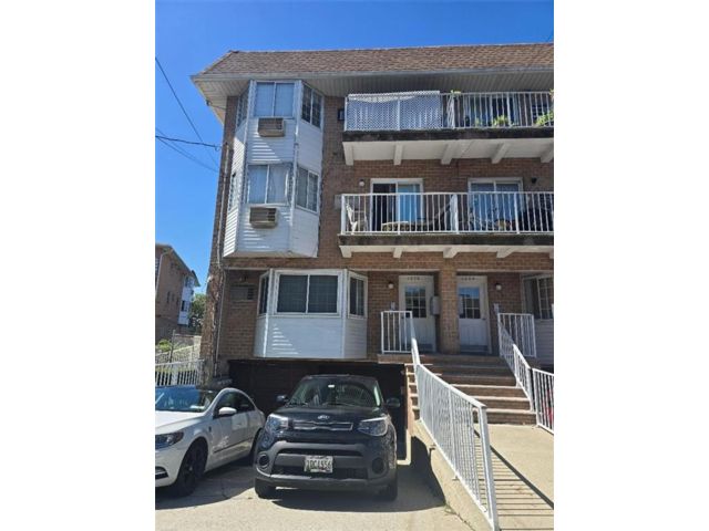  2 BR,  2.00 BTH &nbsp;Condominium style home in Canarsie