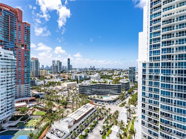 [PHOTO]