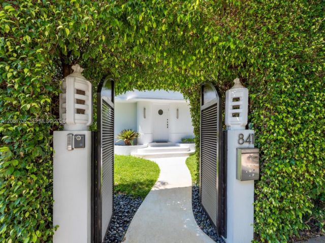  4 BR,  4.50 BTH &nbsp; style home in Miami Beach