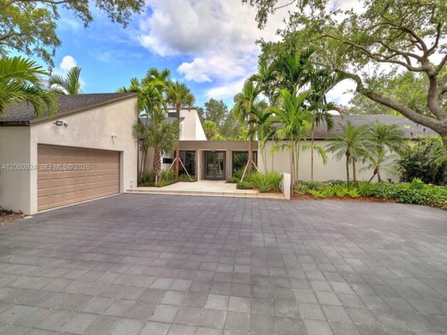[Pinecrest Real Estate, listing number 3348592]