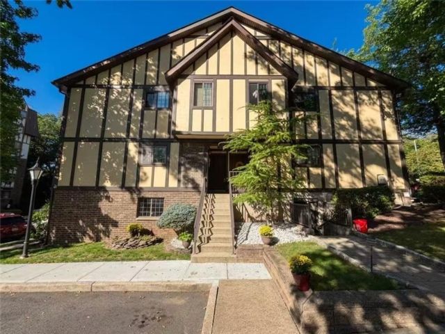  1 BR,  1.00 BTH &nbsp;Condominium style home in New Springville