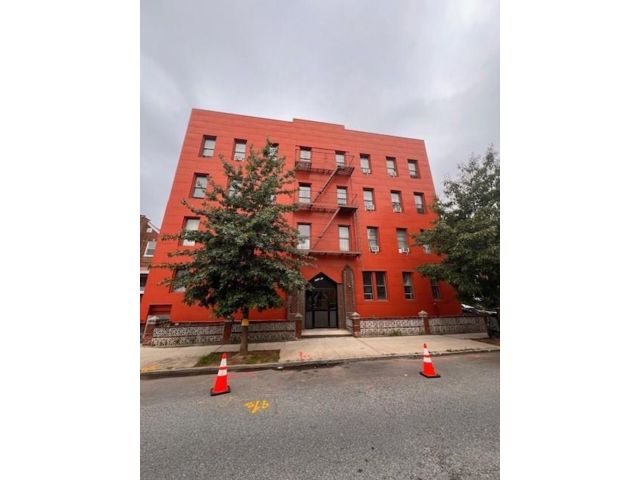 28 BR, 24.00 BTH &nbsp;Multi-family style home in Bensonhurst