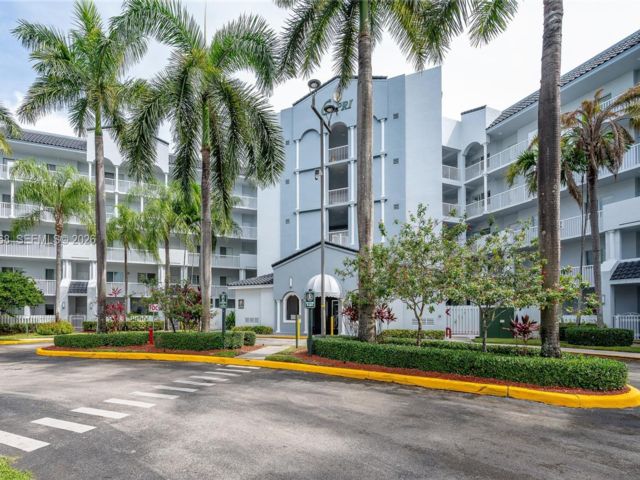  3 BR,  2.00 BTH &nbsp;Condo style home in Medley