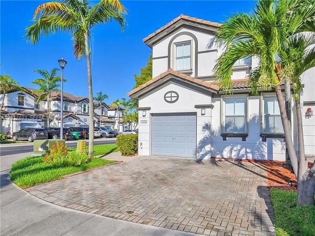  3 BR,  2.50 BTH &nbsp;Townhouse style home in Medley